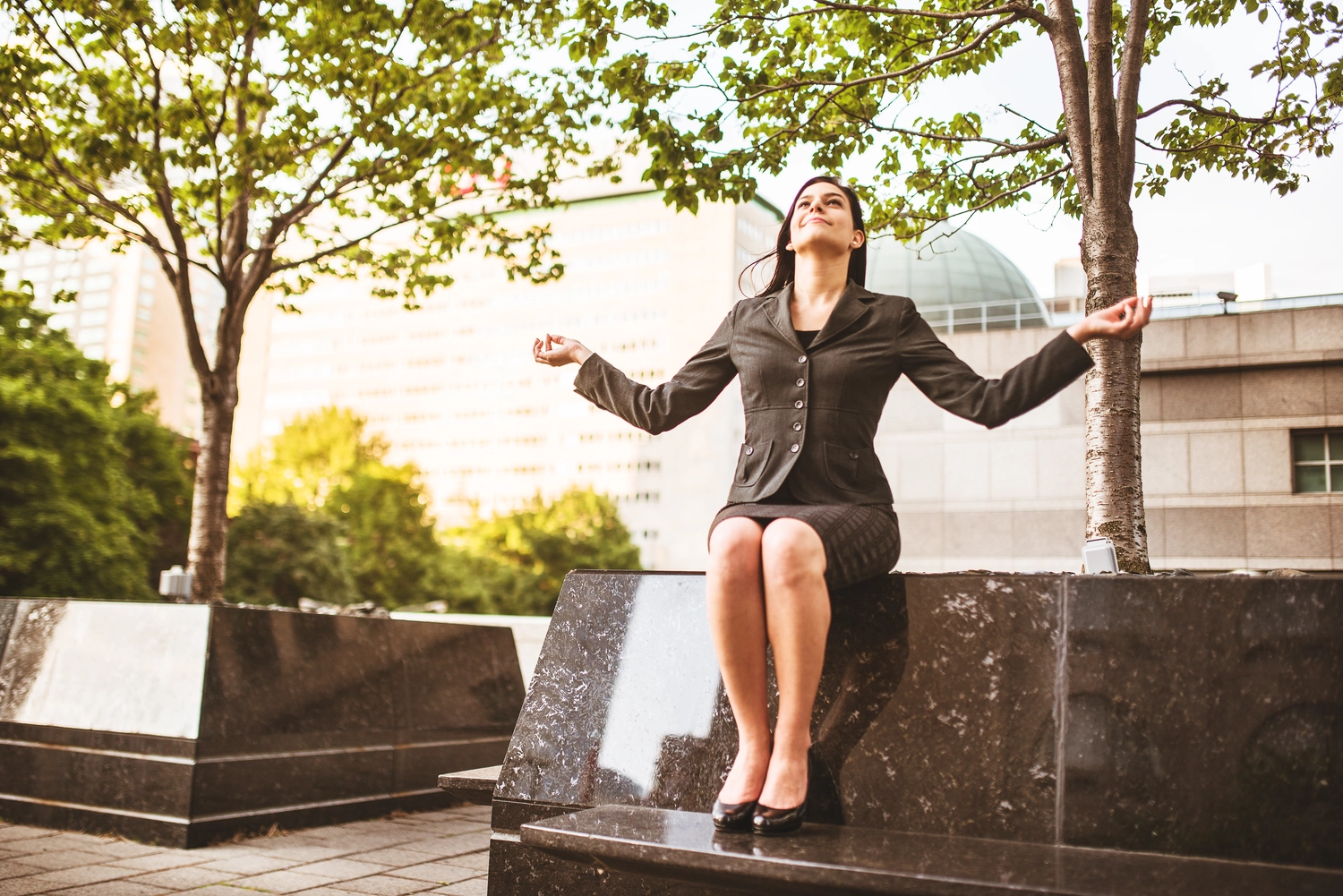 fríeco prílesophiert – Coach, Künstlerin – Geschäftsfrau beim Yoga